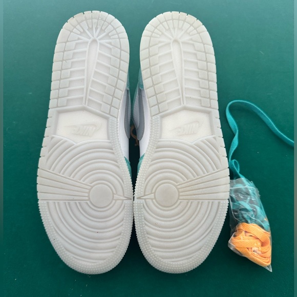 Air Jordan 1 - Picture 3 of 5